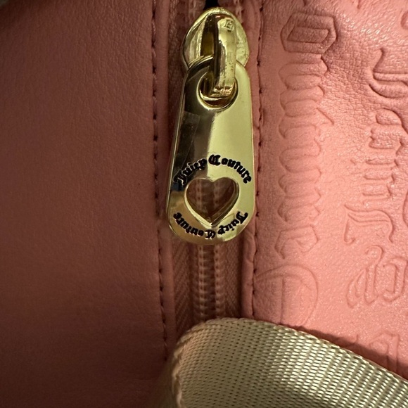 JUICY COUTURE Pink Logo
Embossed Shout Out Large - Picture 8 of 10